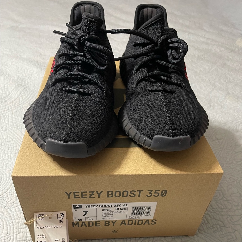 🔴SOLD🔴Yeezy Boost 350 V2 'Bred' - AUTHENTIC - mens size 7